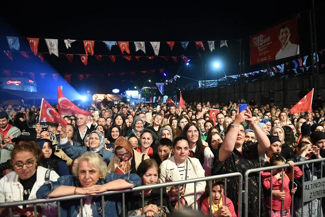 GENÇLİK HAFTASI’NDA SONER ARICA FIRTINASI ESTİ