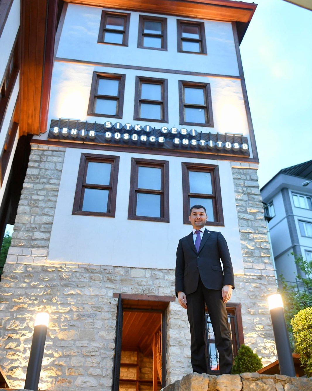 SITKI ÇEBİ DÜŞÜNCE ENSTİTÜSÜ GENÇLERİN YENİ GÖZDESİ OLDU
