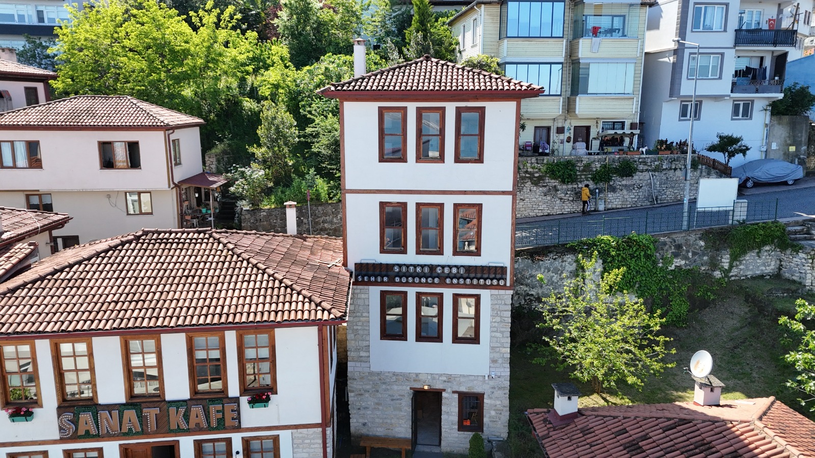 SITKI ÇEBİ DÜŞÜNCE ENSTİTÜSÜ GENÇLERİN YENİ GÖZDESİ OLDU