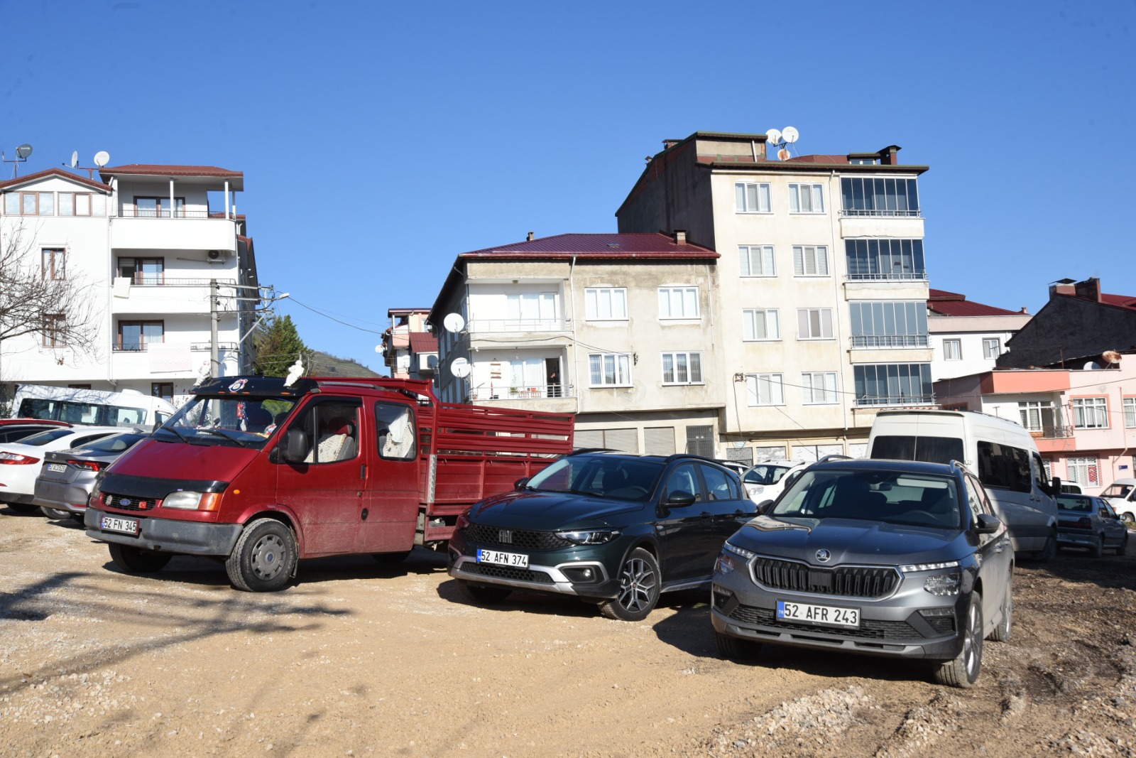 ALTINORDU’DA ATIL ALANLAR GEÇİCİ OTOPARK ALANI YAPILIYOR