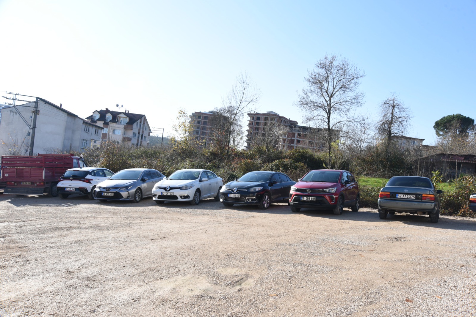 ALTINORDU’DA ATIL ALANLAR GEÇİCİ OTOPARK ALANI YAPILIYOR