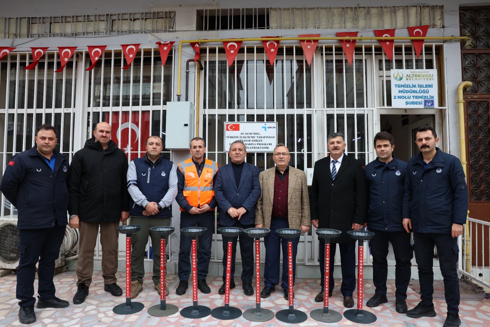 ÇEVREYİ TEHDİT EDEN İZMARİTLER İÇİN HAREKETE GEÇİLDİ