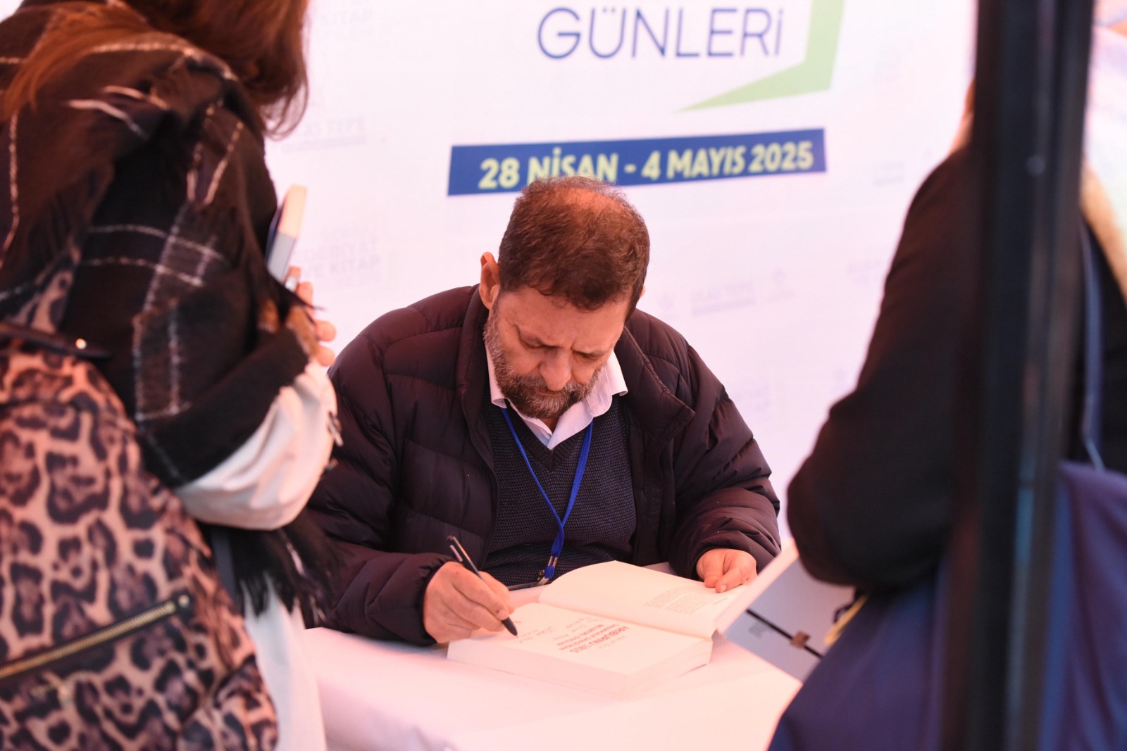 TÜRK EDEBİYATININ SEVİLEN İSİMLERİ OKURLARIYLA BULUŞTU