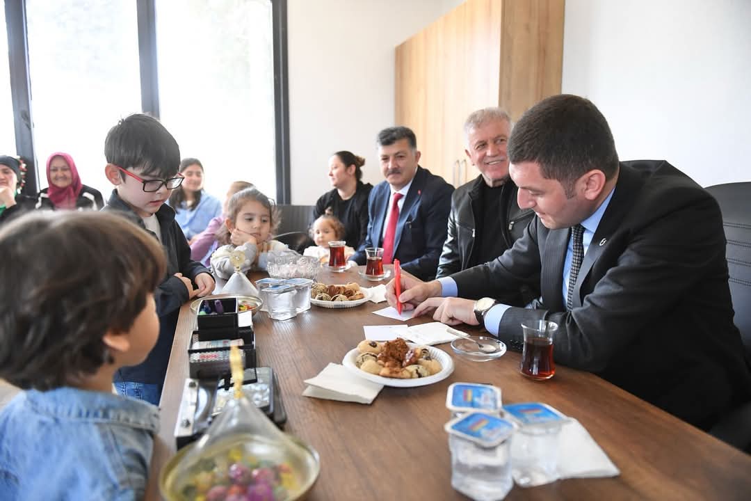 3 GÜNDE 26 MAHALLEYİ ZİYARET ETTİ