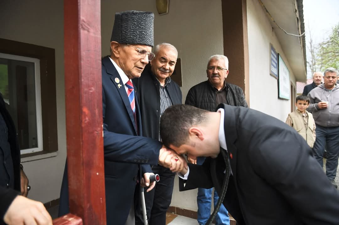 3 GÜNDE 26 MAHALLEYİ ZİYARET ETTİ