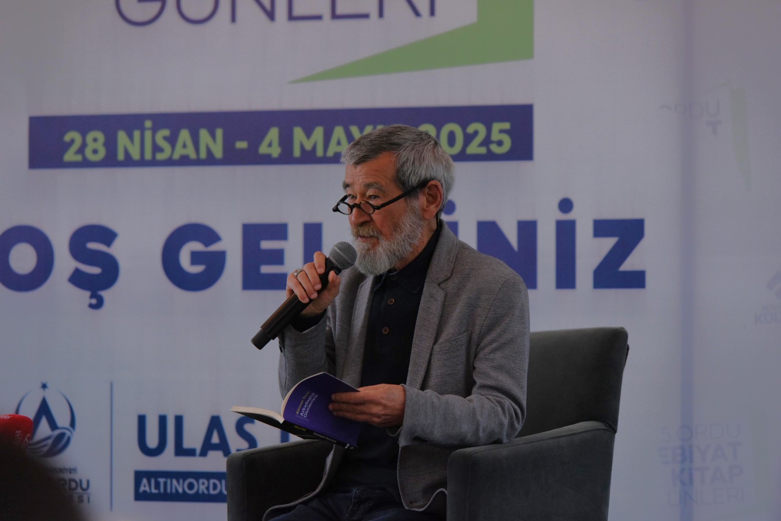 EDEBİYAT VE KİTAP GÜNLERİ’NİN İKİNCİ GÜNÜ DE DOPDOLU ETKİNLİKLERLE GEÇTİ