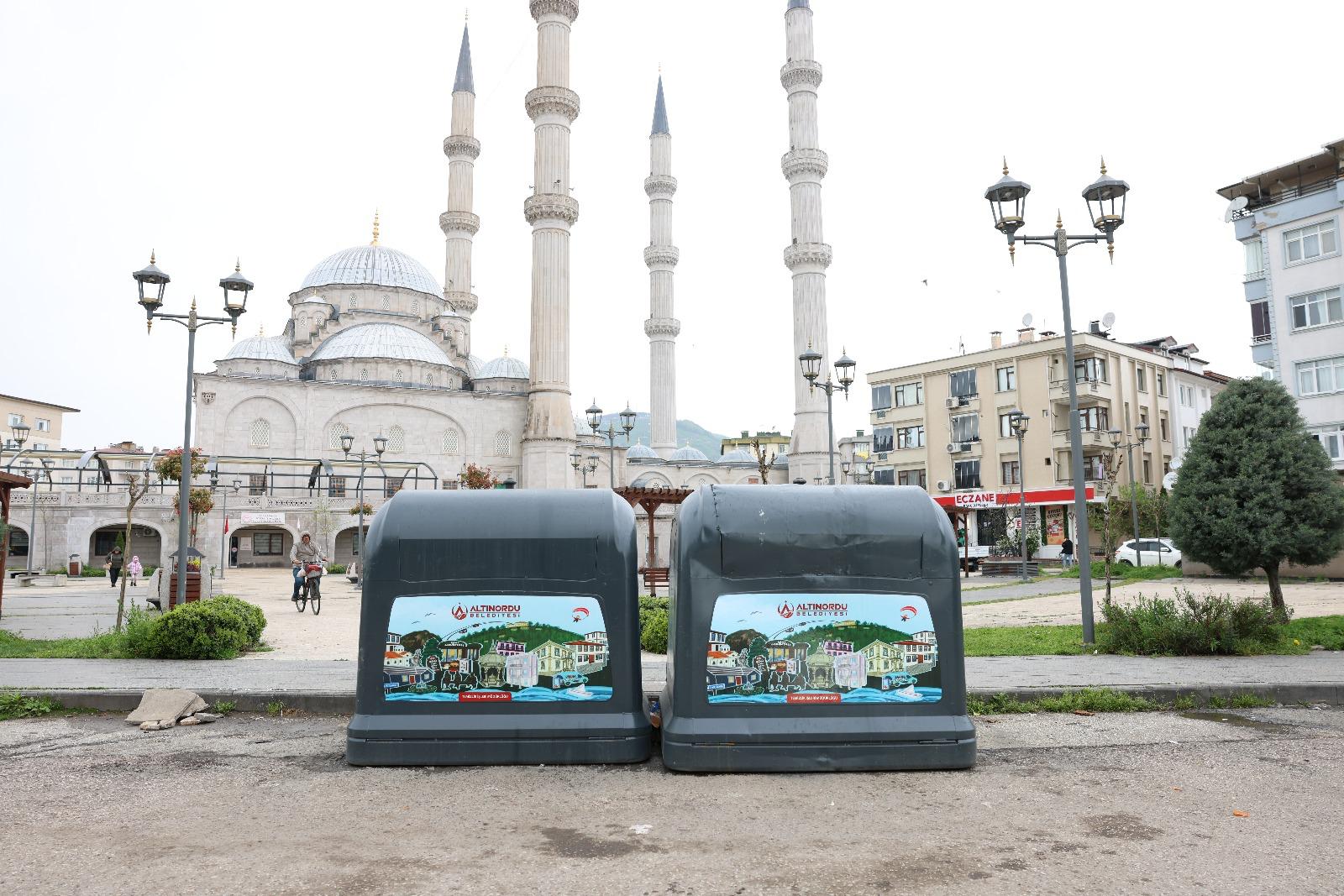 ÇÖP KONTEYNERLERİ HİJYENİK VE ESTETİK BİR GÖRÜNÜME KAVUŞTU