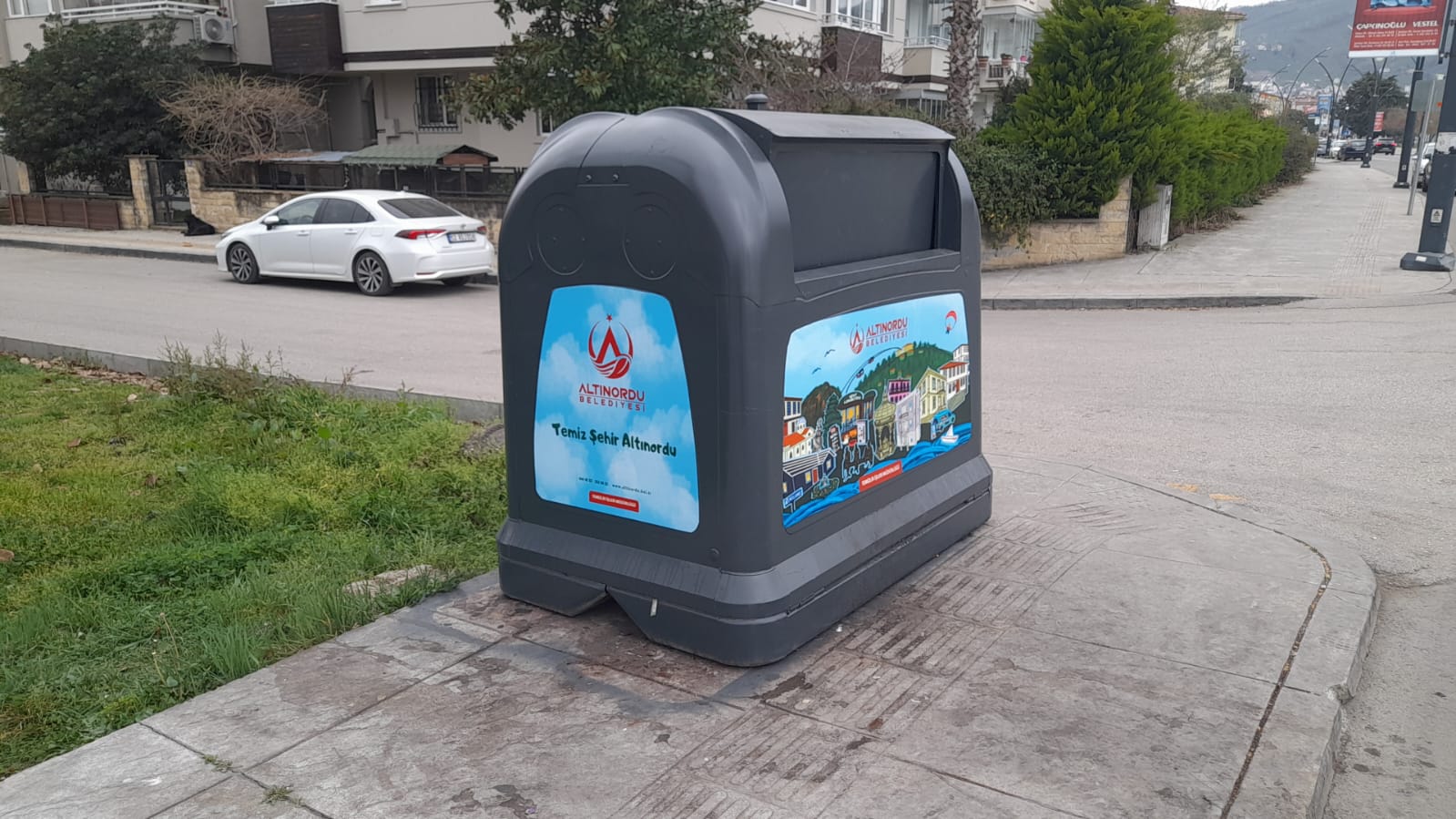ÇÖP KONTEYNERLERİ HİJYENİK VE ESTETİK BİR GÖRÜNÜME KAVUŞTU