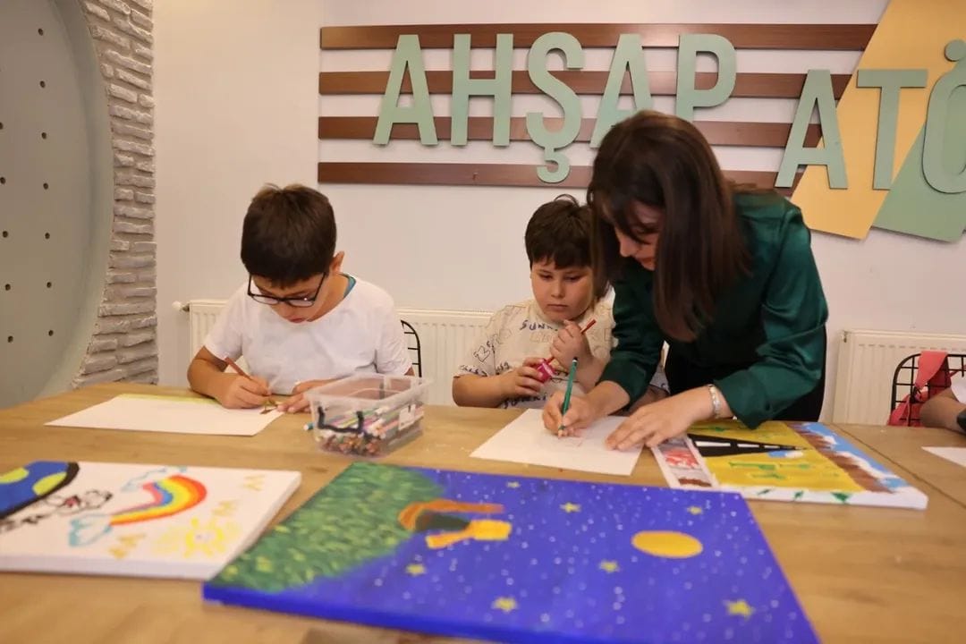 YAZ OKULUNDA EĞİTİMLER DEVAM EDİYOR