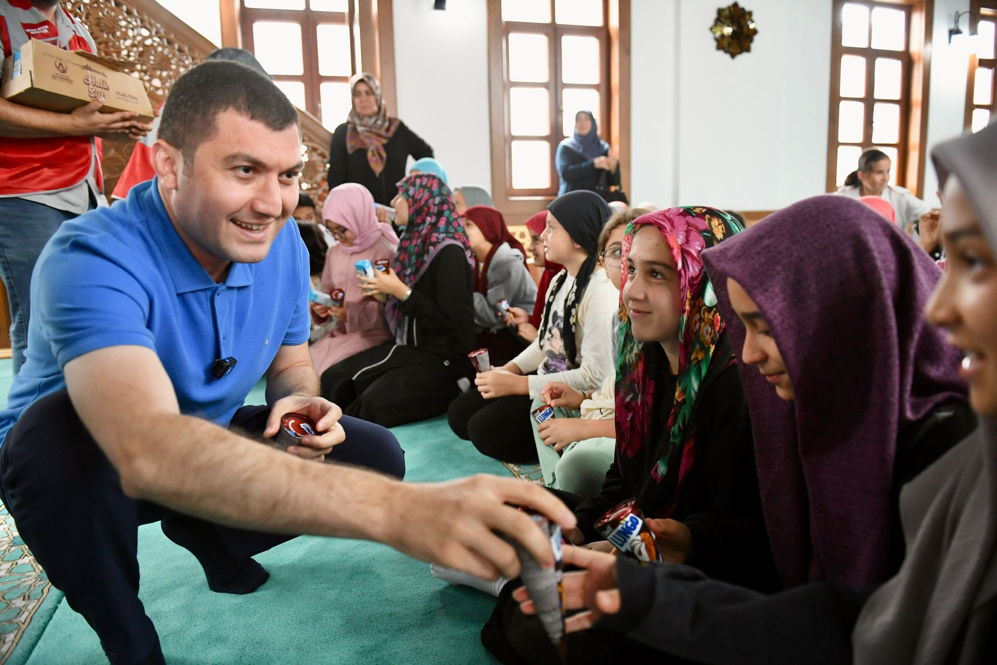 BAŞKAN TEPE’DEN KUR’AN KURSU ÖĞRENCİLERİNE TATLI SÜRPRİZ
